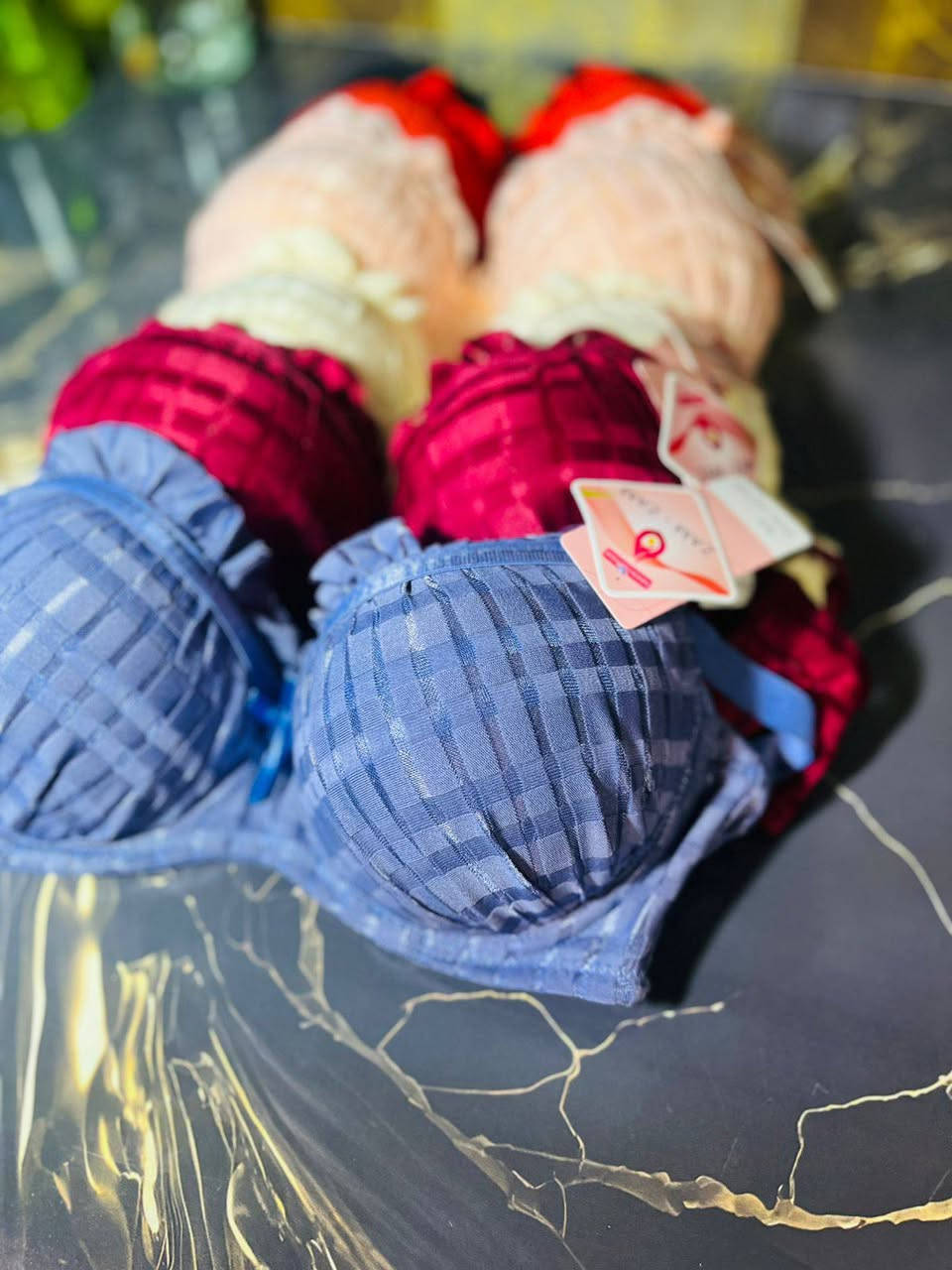 تم توفر ملابس داخلية نسائية حمالات صدر دبل سفنج وتك اسفنج بلا عظم ونوع كابري حجم وسط وحجم خاص واندر ليكرا واندر خامه زبده تجنن باردة بضاعتنا تركي درجة اولى بنات اي وحده تحب تحجز تتفضل خاص او تراسلني واتساب ادمن بيلسان 
***********
وقناتنا بواتساب مثبته بصفحه هم ننشر بيها اكثر شيء ملابس الداخلية ..
ادمن بيلسان
