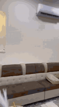 السلام عليكم
دار للبيع مساحة 150م واجهة ٧٫٥ نزال 20 طابقين الطابق الاول غرفتين نوم وصالة ومطبخ واستقبال و صحيات الطابق الثاني غرفتين نوم وسطح وحمام البيت كامل نقص ستارة و واجهية فقط 
موقع مميز خرنابات شارع السجة 
للأستفسار ***********
