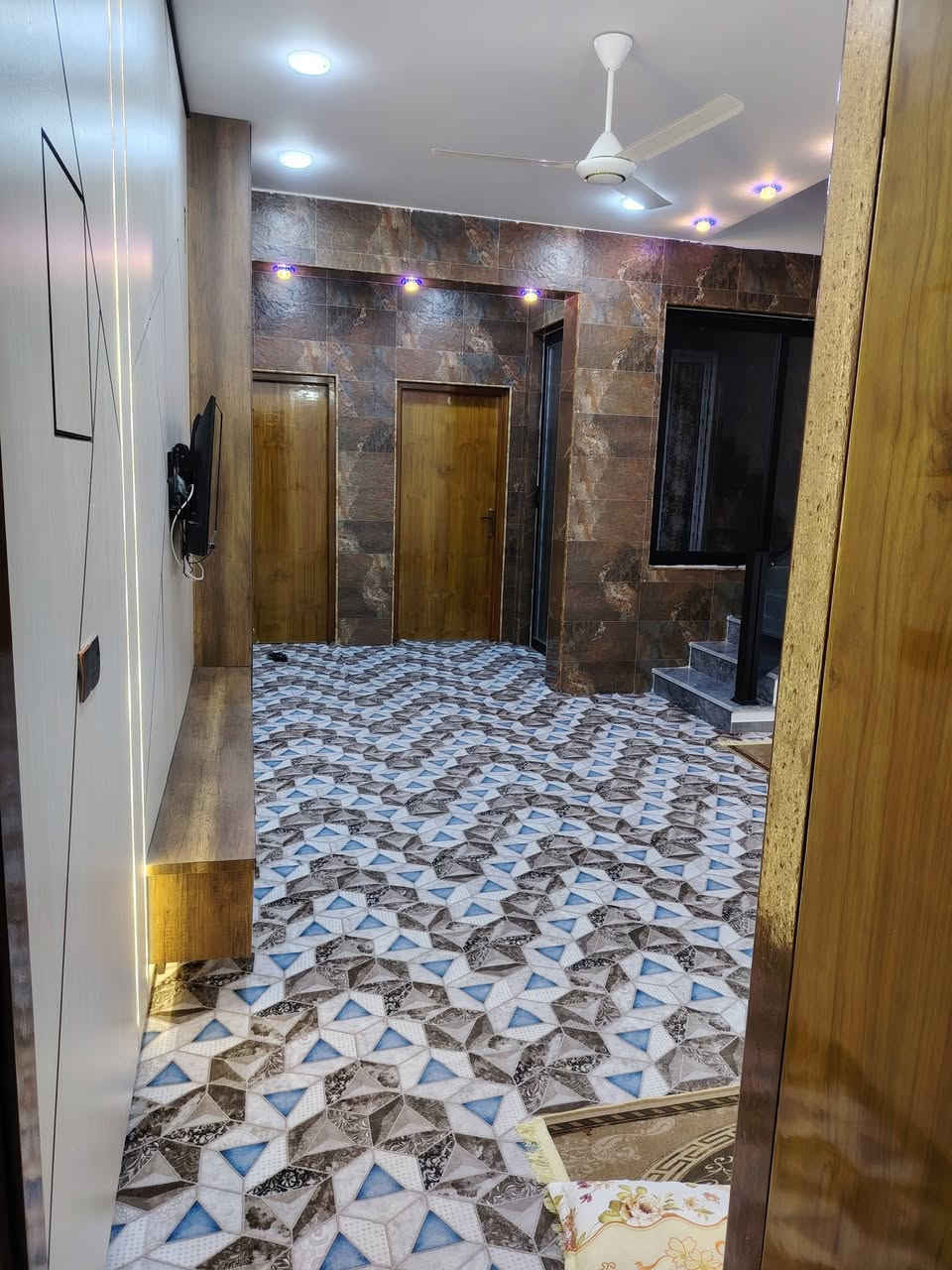 دار للبيع مساحه ٢٤٠ متر 
معه قطعه ٢٤٠ متر يعني مجموع كلي ٤٨٠ متر
عنوان كوت جديدة ***********  ٢٢٠ وبيها مجال
