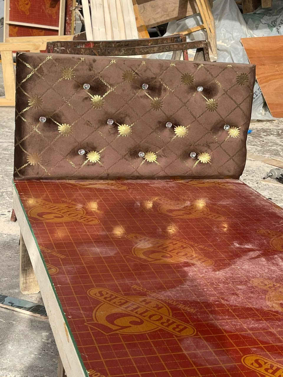 تخت نفر جديد #السعر50الف متوفر توصيل.فقط
شرط اذا ما نفس الصوره والمواصفات يرجع 
للحجز ارسل العنوان ورقم خاص


**إذا كنت صاحب هذا الإعلان وتريد حذفه لأي سبب، رجاءا أرسل رسالة إلى الدعم الفني**