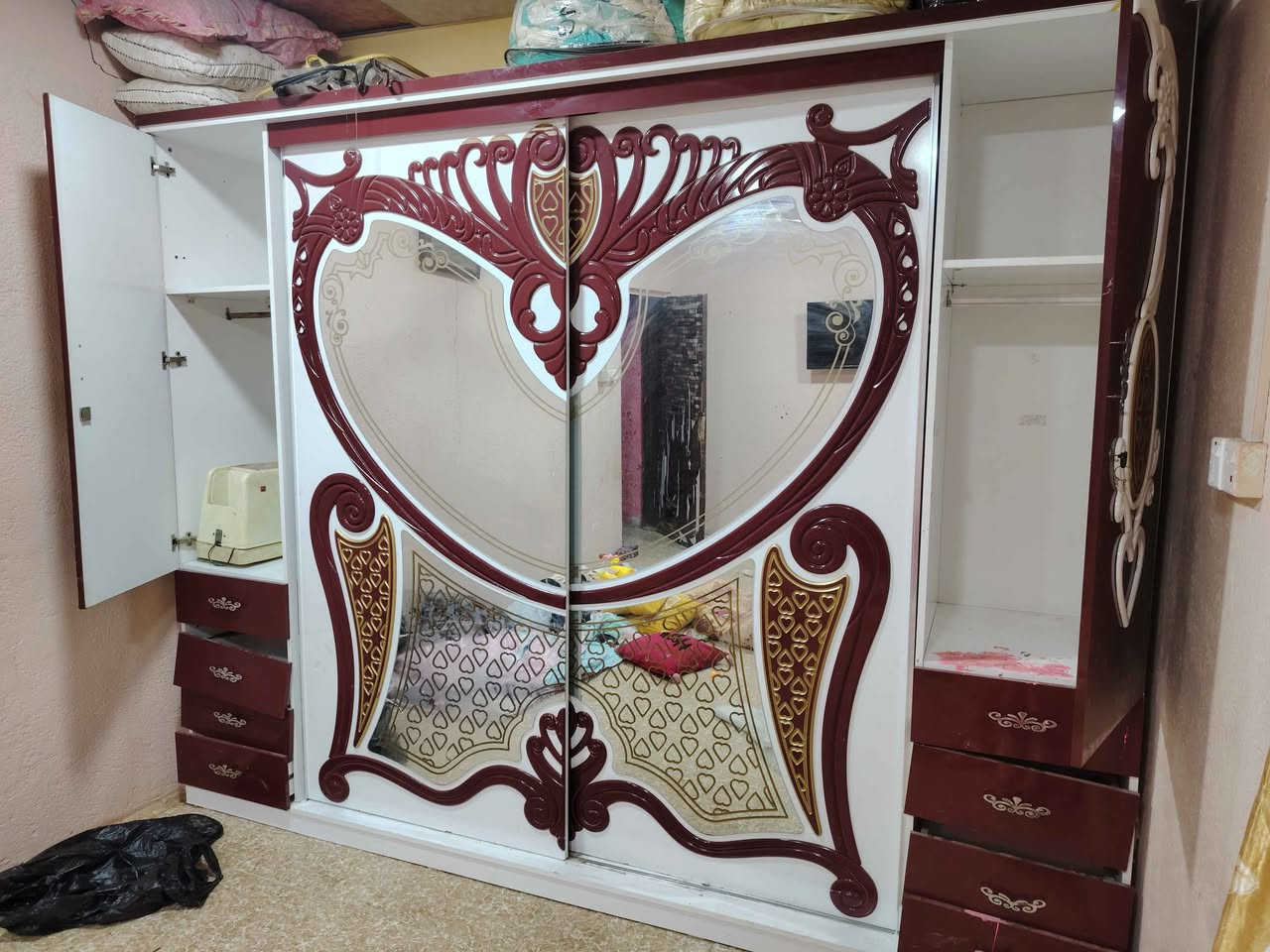 كنتور خشب صاج تركي اصلي +تعلاكه هيه ويا تجي السعر قيم واخذ لاتكلي بيش مستعجل ع البيع المكان التنومه شارع ٤٠
*********** البصرة, العراق
