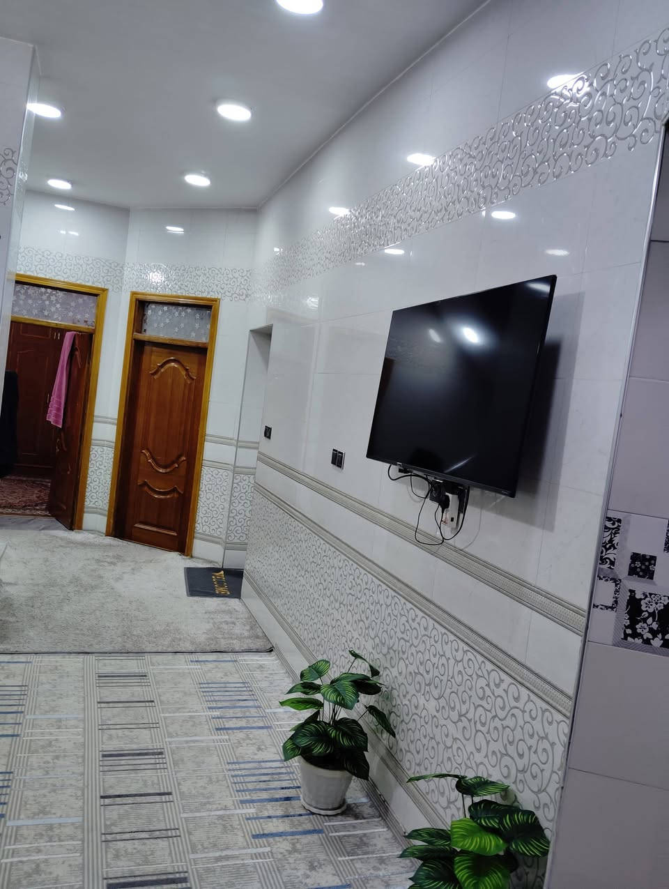 دارللبيـــــع  بناء حديث  الهاشمية .حي الامير 95 .قرب المدرسة
المساحــــــة  200م طابو صرف
الــوآجـــهــة 10م
النــــــــــــزال 20 م
 غرفتين نوم وصاله وكليدور ومطبخ ومجمع صحيات داخلي وخارجي وكراج سيارة
ملاحظة.العقار مطلوب قرض. ويوجد برج اجار شهري
للاستفسار***********
