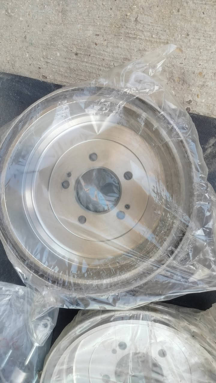 السلام عليكم غراض للبيع زوج فلنجات خلفيه جدد عنبار كلج مروحه تخم بنزات وبور بريك جدد طك كارتون كلهن ب200 الف شراي يتصل ***********
