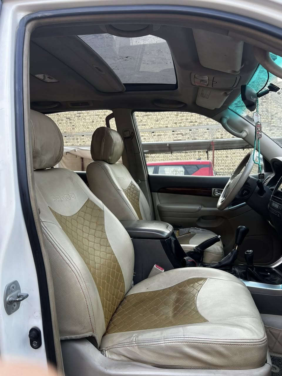 سلام عليكم مرخصت الادمن المحترم
للبيع لاندكروز برادو 2005 فئة VX فول مواصفات 

فتحه الكشنات جلد وكهرباء وتبريد 3قطع وتبريد و تدفئة بالكشنات و محرك السياره 6 سلندر 4000 VVT

المحرك امجفت تجفيت مضبوط كلش كلش و بيه بارد اباب الصندوق  وباقي السياره كفاله عامه و السياره فور ويل 4x4

و مكان السياره ميسان العماره  و السعر على الخاص


**إذا كنت صاحب هذا الإعلان وتريد حذفه لأي سبب، رجاءا أرسل رسالة إلى الدعم الفني**