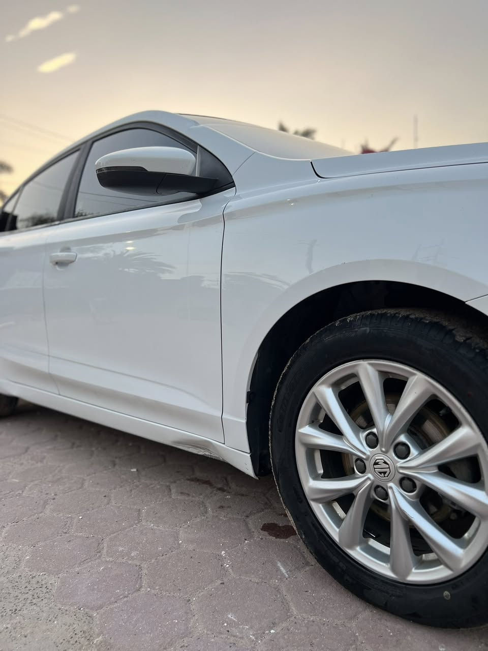 ام جي فايف MG5 موديل ٢٠٢٢ 
للبيع او مراوس النترا او نيسان سني 
 سياره بيهه ضربه تكمه  بسيطه جداً وطخه بسيطه بلدوسه 
السياره رقم اربيل سنويه للـ٢٩ 
بيهه مثبت سرعه وشاشه 
ويل كب 
حديديه جديده 
داخل اسود مميز وارد خليجي 
تخم داير جديد 
دوشمه طبقتين جلد وقماش 
مع كامل ملحقات  سبير + طفايه حريق + جك + مثلث 
مطعمه اسود مثل ما موضح بلصوره 
لا مفتوح كير ولا مفتوح محرك 
مكاني البصره الطويسه 
السعر ٨٠ 
رقم هاتف ***********
