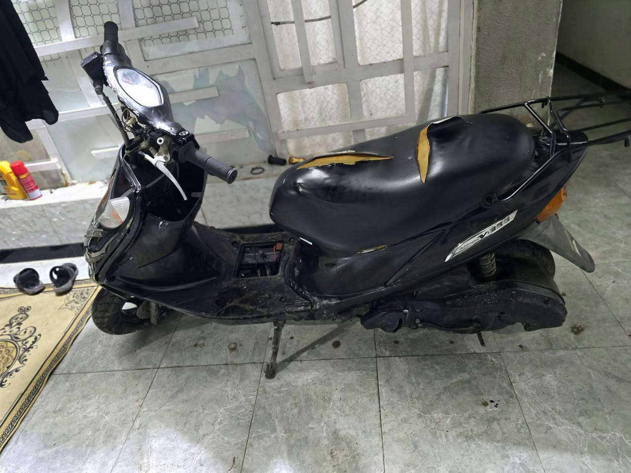 سلام عليكم دراجه ادرس ياباني دراجه بيها شلعة ومعدل تخبل بل مشي بس الكفرات شويه تعبانه والكلوب مالتها والمازده موجوده ما شادها مكاني بغداد الامين الثانيه رقم *********** سعر 350
