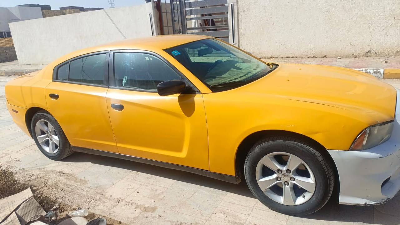 جارجر  للبيع ١٢بيه فخذه مبدله فقط جه اليمنه والبقي كله كفاله حداديه تخم تاير تبريد تتفئه مكينه كير عصه دواخل حلوه جاهزه ما نقصه برغي حط بصره بحث حته باج العارضه بيه بسمي تريد تحويل تريد وكاله سعر ١٢٠ بيه مجال***********
