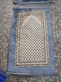 سجادة صلاة • حرير مبطن • مقاس 110×70