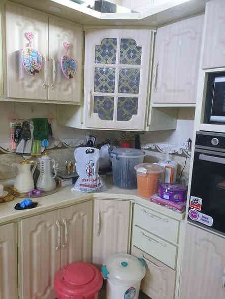 السلام عليكم 
كاونتر مطبخ ٥متر نظيف جدا العنوان البصرة الجبيلة ..السعر ٢مليون دينار الاتصال على الرق***********
