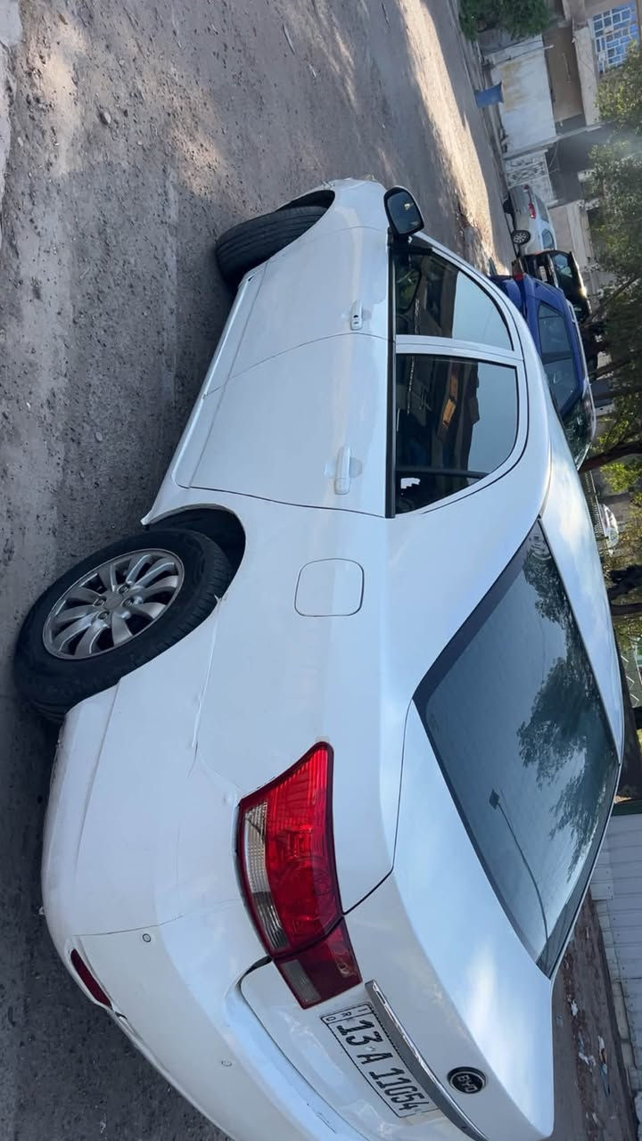 سلام عليكم 
Byd g3 للبيع 
قطعيتن كلير بيها ملاحضات طخطخات 
كير مكينه مكفولات بلادي تبريد ثلج ❄️ 
سياره بيها نقوصات بسيطه رايدها ب50 وبيها مجال بسيط مكان سياره بلمنصور للاستفسار ***********
