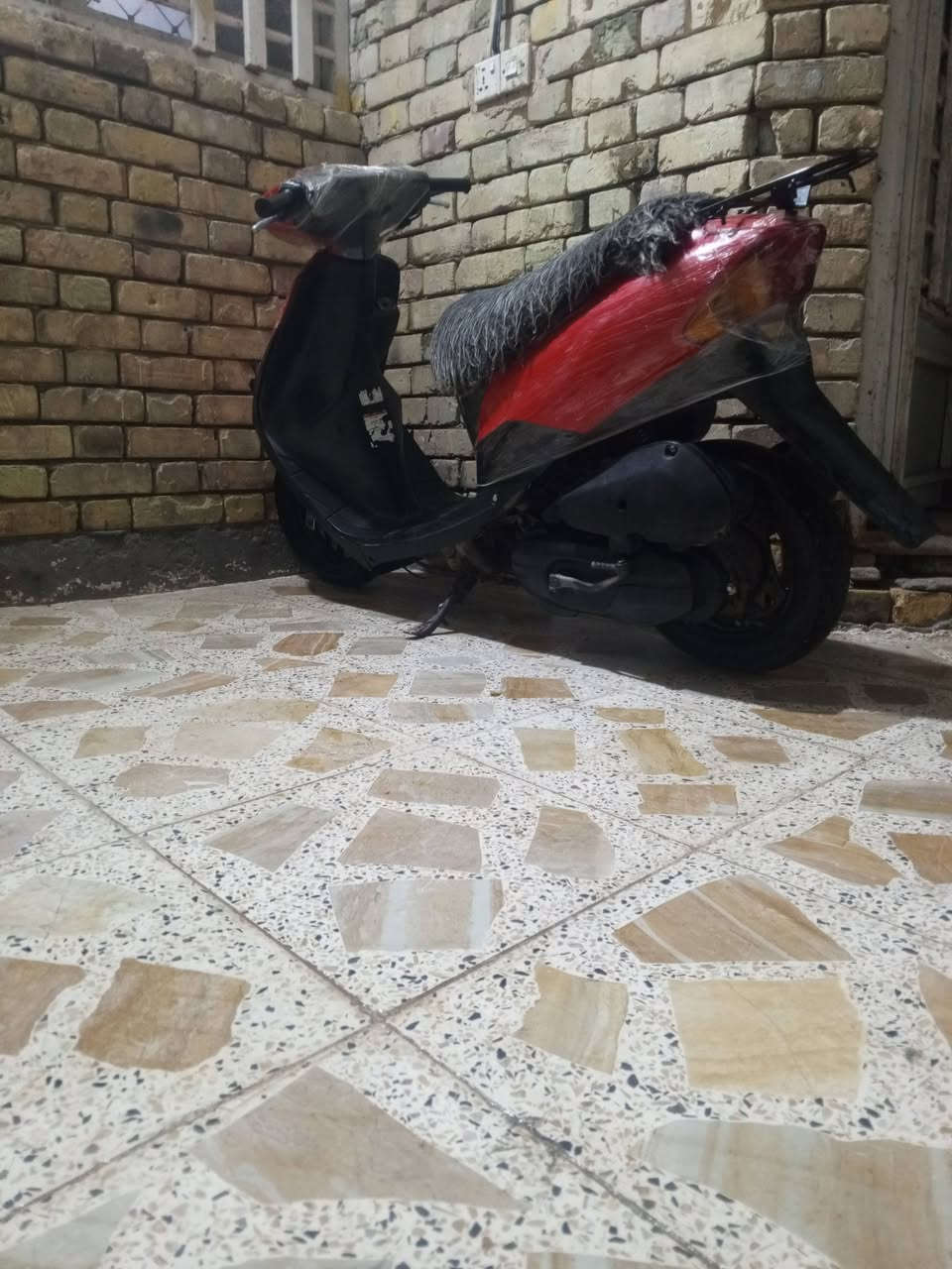 سلام عليكم دراجاه ساسوكي رياضي نضيفه 
ما متعوبه شغاله سلف لايت بس عوزه باتري 
هندر واحد شلعه حلوه معدل الرقم ***********
