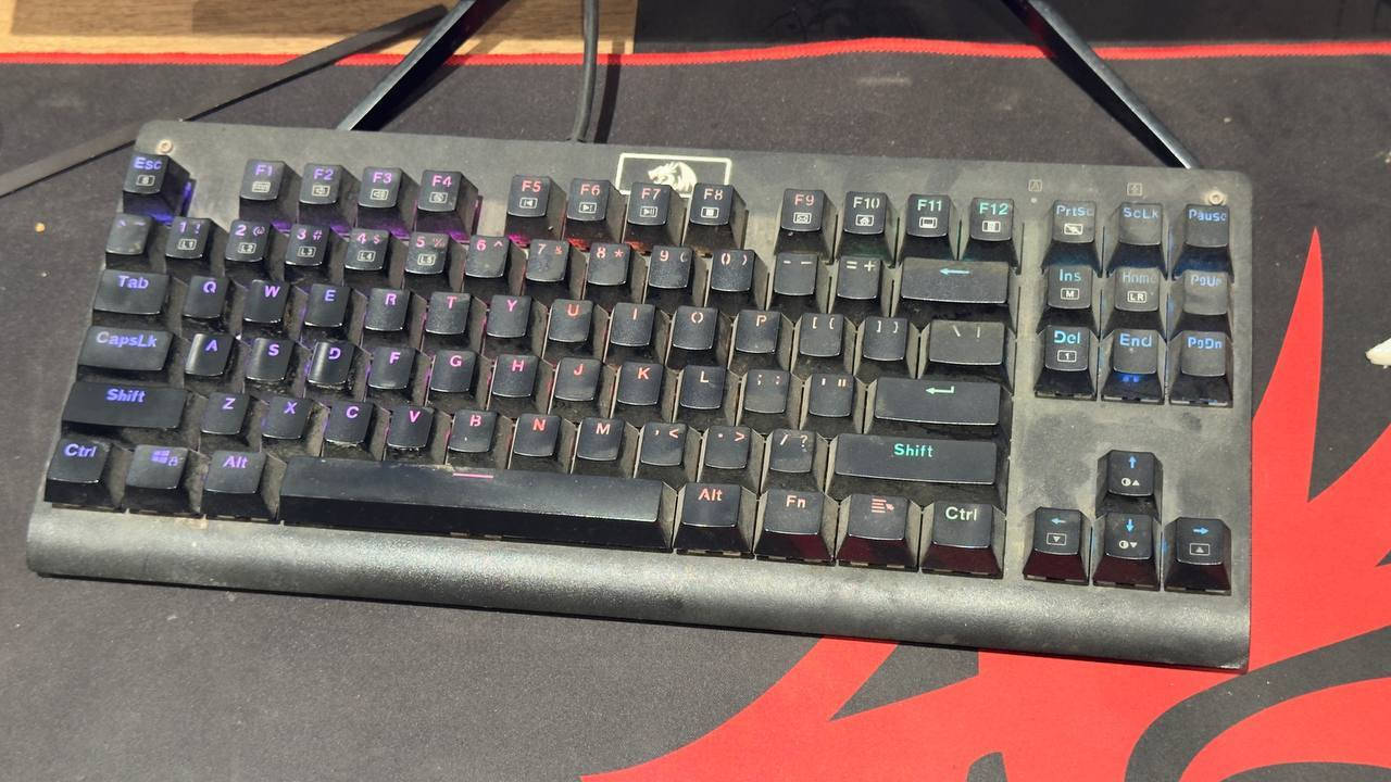 السلام عليكم
حاسبة للبيع جاهزة وكاملة 

Rtx 2070 super msi duke 
Ryzen 5 3600x
Xpg 2x8 ddr4
P.s evga 700w
Hdd 2tb
وياها شاشة 144hz 1ms ips 
نظيفة كلشي ما بيها

وكيبورد ريد دراكون 
ويوبي اس مكزما 1500
كلشي شغال 

السعر متضمن كلشي ٩٠٠ الف  
مكاني بغداد


**إذا كنت صاحب هذا الإعلان وتريد حذفه لأي سبب، رجاءا أرسل رسالة إلى الدعم الفني**