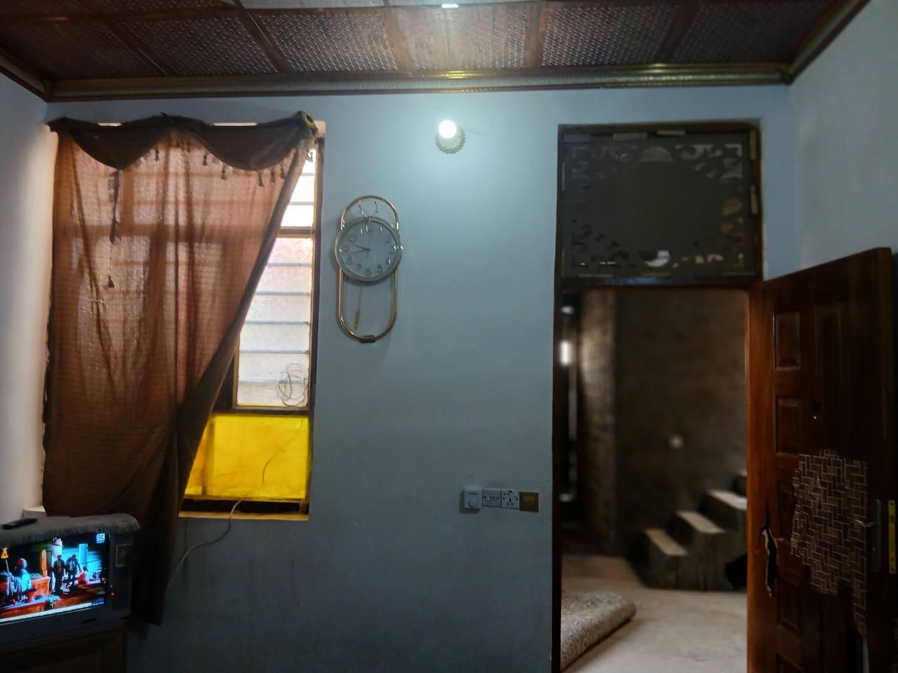 بيت للبيع او مراوس ابو غرق حي المرتضى طابو زراعي مساحته 130  غرفتين وهول حمام داخلي ومطبخ واستقبال بناء جديد كله طابوق وصب كونكريت بيه نواقص لبخ وسيراميك  صب  بيتونه  سعره 40 بيه مجال قليل هذا رقمي ***********
