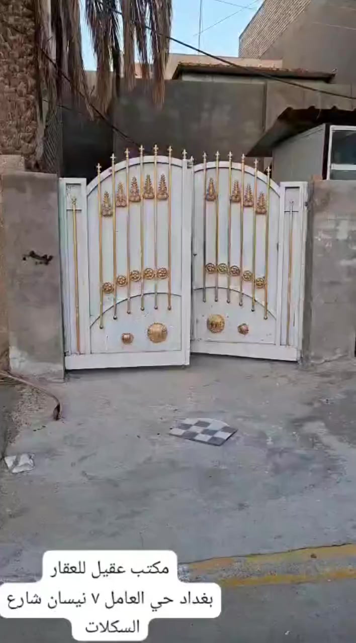 مشتمل مساحه ١٣٧م واجهه ٧م الى ١٥س نزال ٢٠م بناء عكاده قديم يحتوي الطابق الأرضي على صاله وغرفه وخدمات والطابق الأول غرفه العنوان ٨٠٩ قرب متوسطة هاله السعر ٢١٠ للأستفسار *********** او مراجعة المكتب ٧ نيسان شارع السكلات
