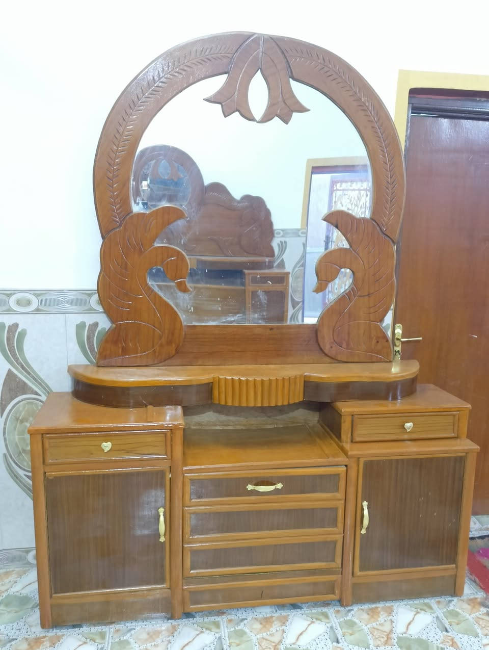 المكان نجف سعر(490 )‪‏‪***********  الهاتف ‬‏
غرفه خشاب صاج عراقي تزكام ام 6 طابقين مديل حلو 
شرط النظافه والقوه بلاش
