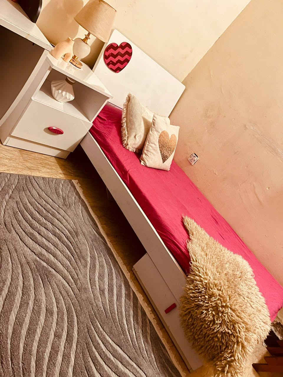 غرفه تركي بناتيه نظيفه جدا
*********** متوفر واتساب
