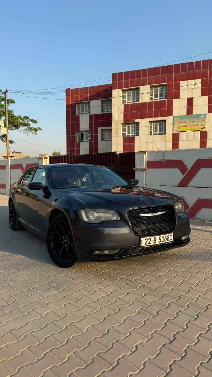 السلام عليكم كرايسلر  وارد كندي
2018s300 لون نفطي مميز  7شذرات 
الحادث جاملغ وبنيد ولجاملغ الخلفي كلير بدون ايرباك 
ماشيه 66مايل مواصفات ال s العاديه السعر 205 وبيها مجال للشراي 
للتواصل ***********
