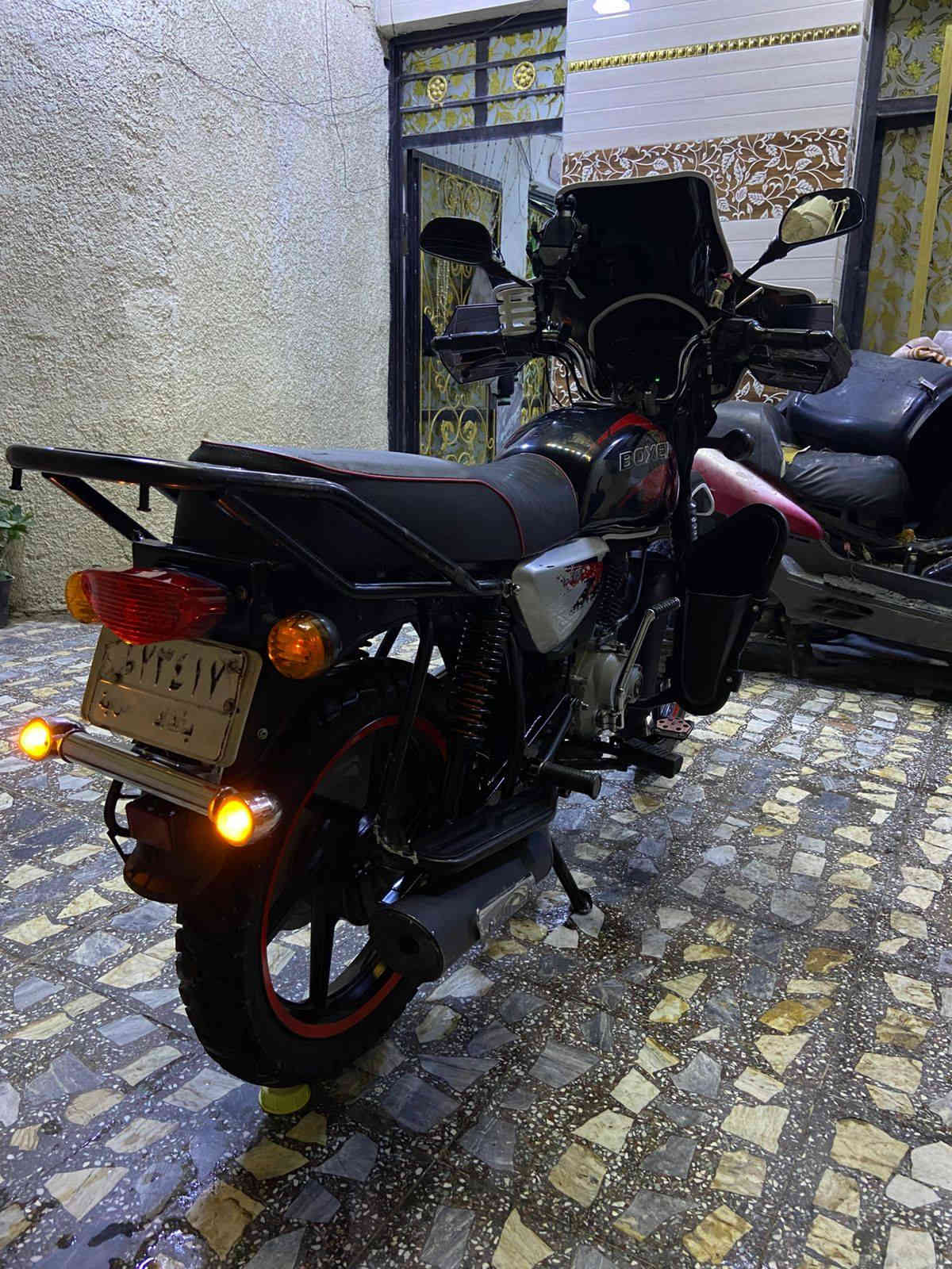 بوكسر جبلي موديل 23 شهر 8 رقم بغداد باسمي وشرط تحويل ثاني يوم الدراجة مفتوحة شركة والغراض كله من باجاج يعني شغل كله اصلي و وكالة ترايك للبصرة مابيها اي نقص السعر مليونين و 700 وبيها مجال بسيط للشراي الرقم  عنوان مدينة الصدر الحبيبية ***********
