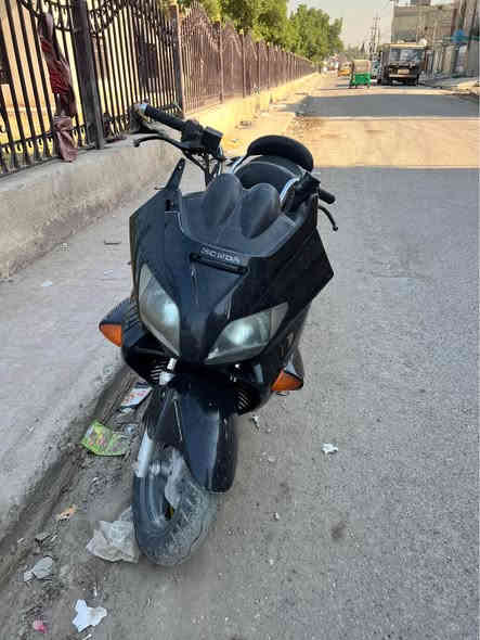 مكينه مكفولة - فقط اويل بم بي تنقيط 
مكينة ناعمة كلش و سرعة مشيت بيها 150 
*********** بغداد
