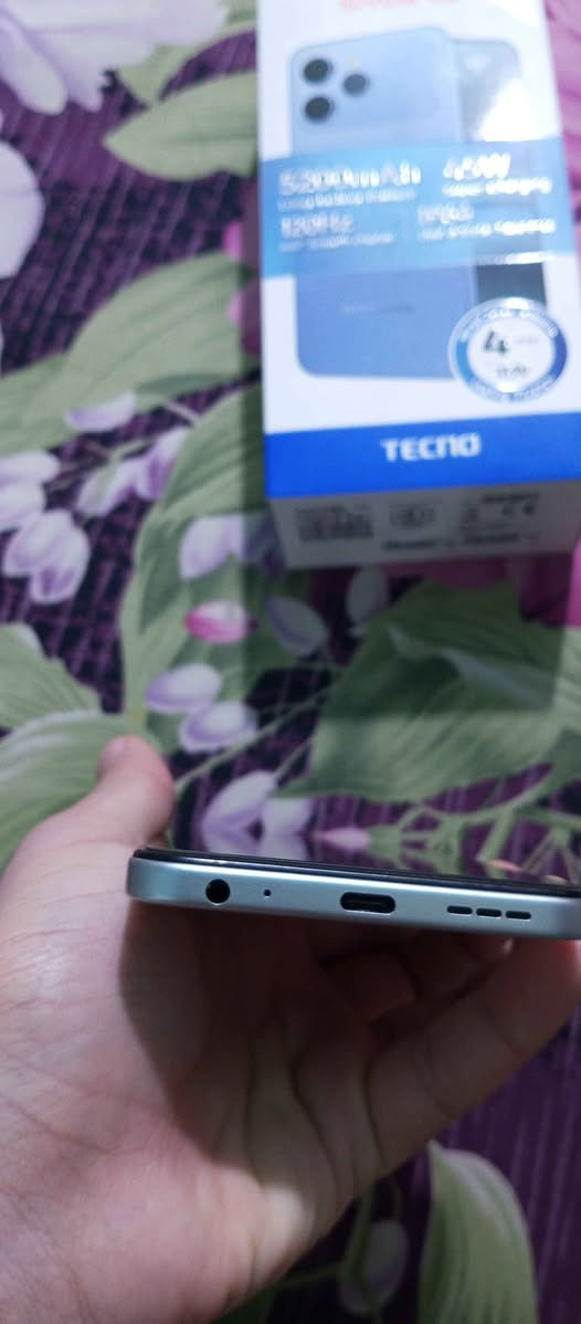 TECNO SPARK40  تلفون الله شاهد شترته يوم 2026\1/20 
مواصفات جهاز
ذاكره 256
رام 4+4 يعني 8
صدار 15 اخر تحديث 
جهاز شبيه ايفون 17 برو ماكس 
مواصفات حلوه كلش 

غراض جهاز 
كارتونه 
شاحنه 
كفر 

سعر 215 بي مجال 
عنوان نجف الشرف 
رقم *********** 
رجاً ما تشتري لا تعمل النجف, العراق
