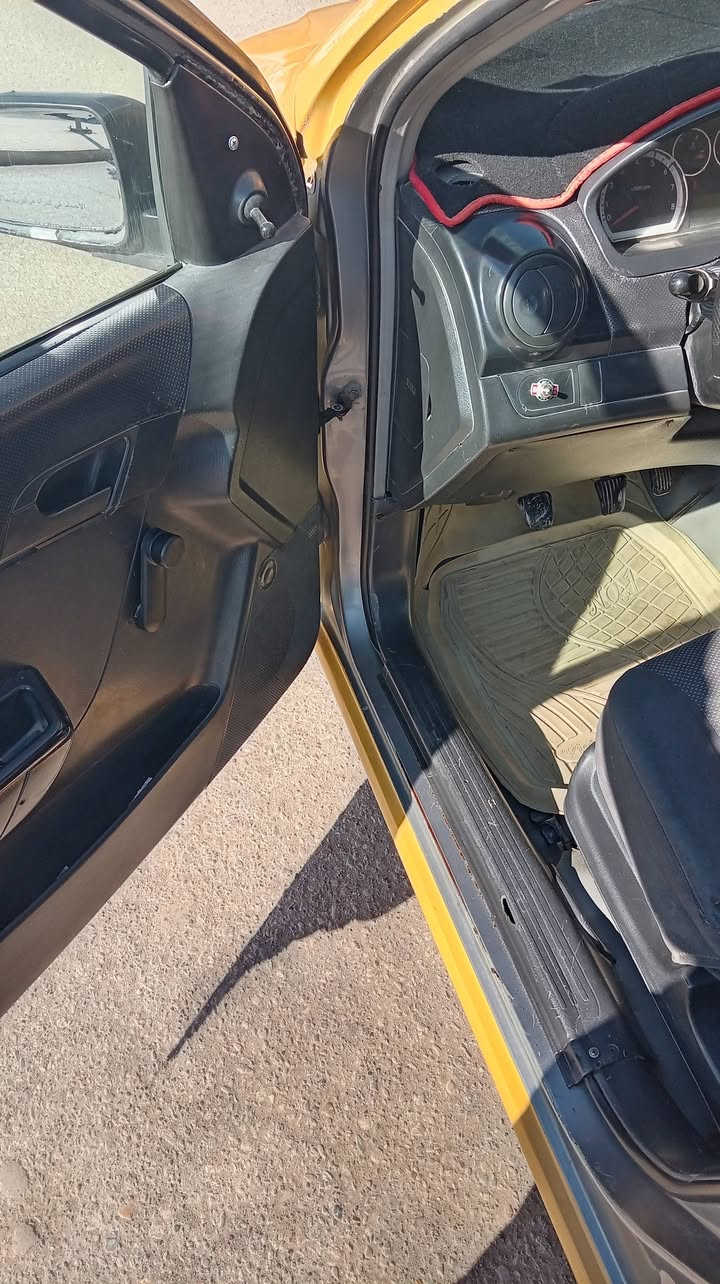 السلام عليكم
السلام عليكم 
سياره افيو خليجي موديل 2008 
محرك مفتوح 1500   بي خيط بخار قليل 
كير.  النمره الخامسه تفلت فقط 
سياره بأسمي.  بيهه طخات بلجاملغ الامامي.  ومعمرات 
ولباقي شوفه عينك سياره حلوه مرتبه عزوهه شوي ترتيب قليل فقط 
السعر    32
 ***********
