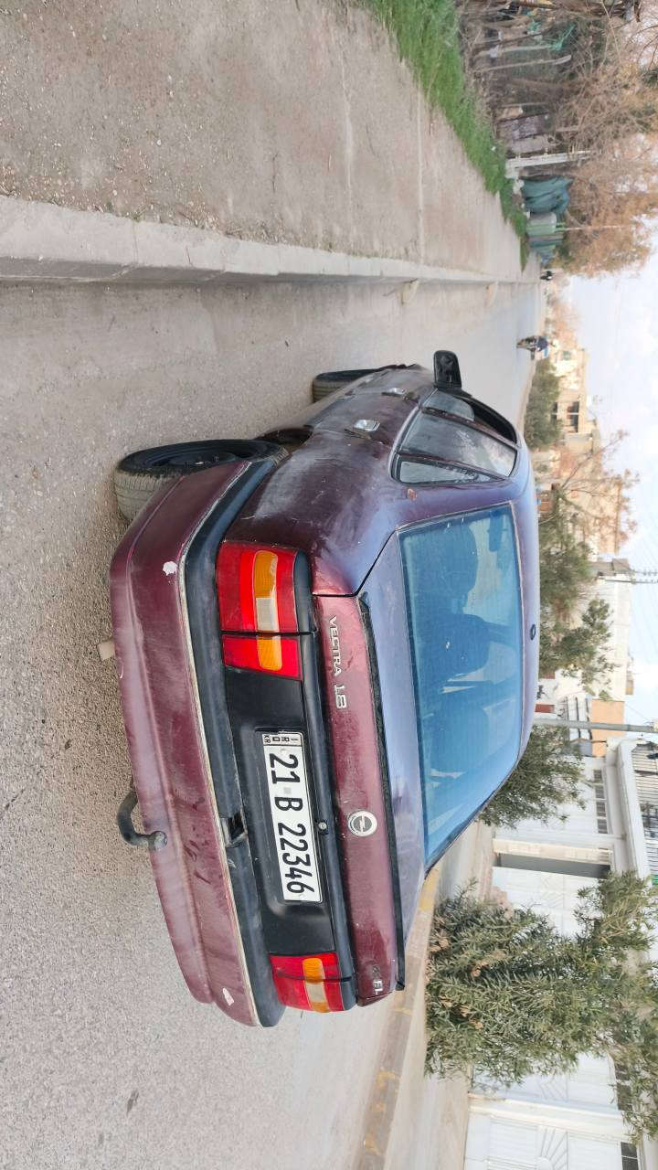 فيكترا موديل 93 اتوماتيك 
بيتاقه ي بنزيني له گلايه 
تحويلو غرامه  به شرت گيرو مكينه ي به شرت سياريه زور جائيزه مالي دوسته سعري 32گلا معمله 
بو زانياري زياتر تيل بو خاوني بكه 
***********
*********** شمشمل, السليمانية
