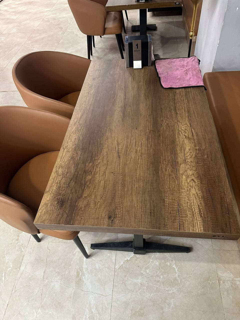 اثاث مطعم للبيع استخدم قليل (***********)
