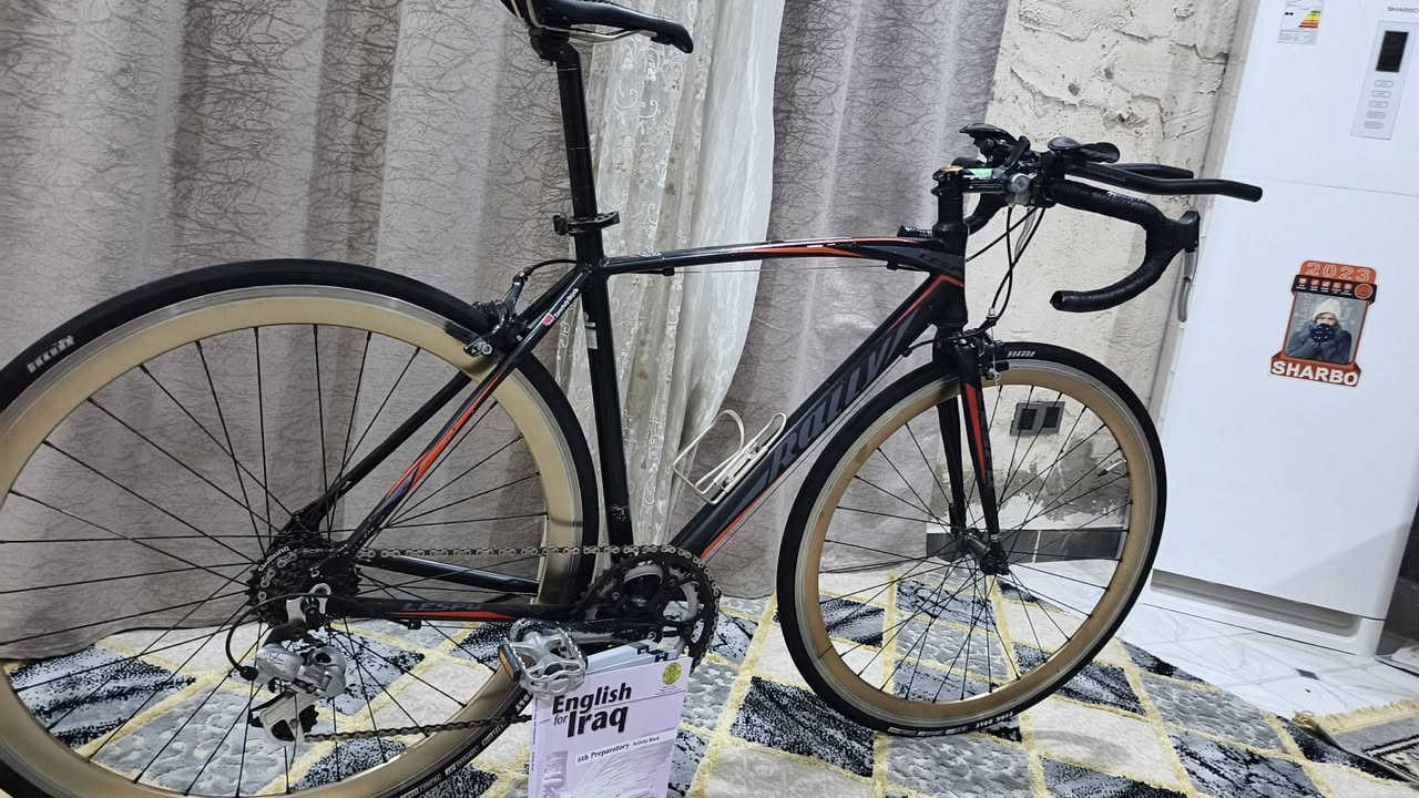 سلام عليكم
دراجة رود ماركة رايلي
اللمنويم كامل ماعدى الماشه حديد 
وزن الدراجة جيد جدا 
وياله اللمنويم نزال وبطيخة سبع بنط طرب
ثنين امامي سبعه خلفي 
دراجة مرتبة جدا وطياره كاملة مكملة تاخذها منا تطلع بيها محافظات منا 
وياها هدايا سكتات+عداد ذكي على القمر الصناعي
الموقع النجف الاشرف 
سعرها 250 قفل 
للتواصل ***********
