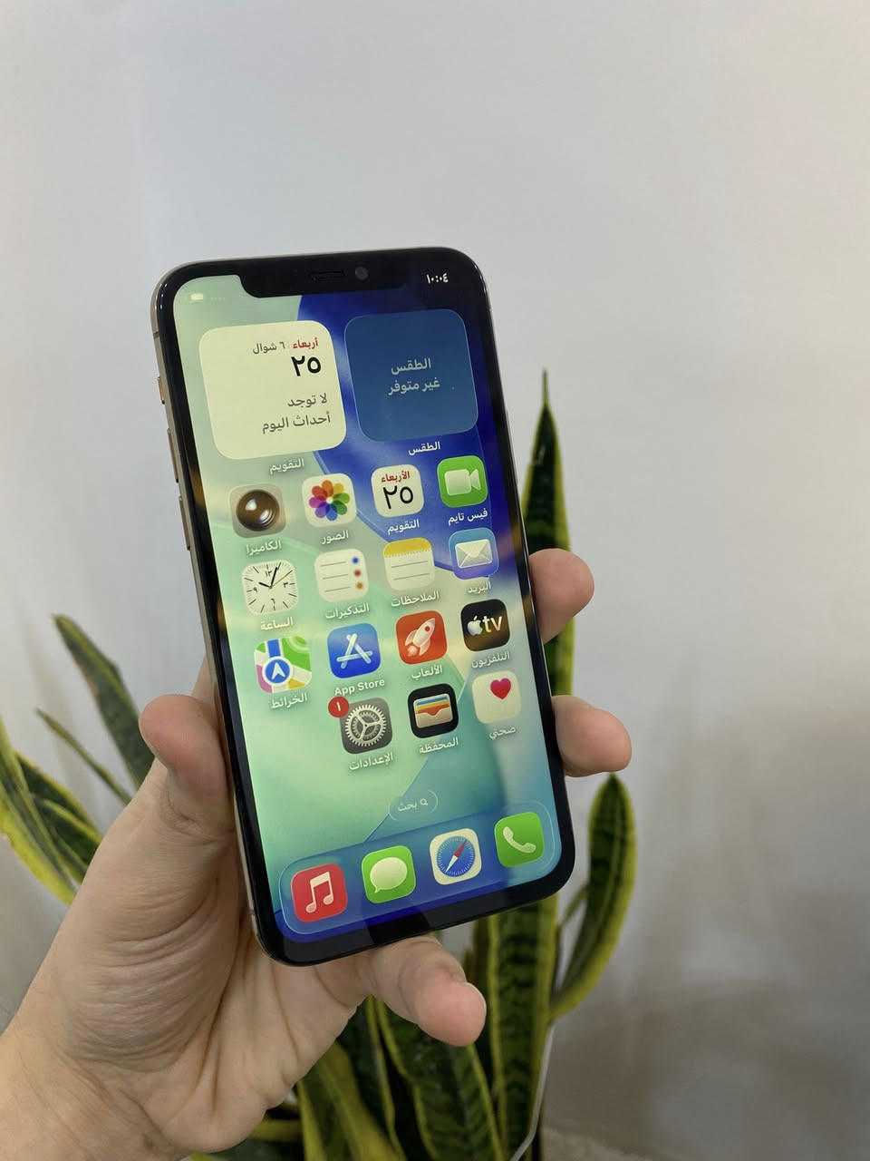 أيفون 11 برو نظيف بدون شخوط 
شرق اوسط 
النموذج M
البطارية 83 بلادية
الذاكره 64 
فيس ايدي شغال ( بصمة وجه ) 
مستبدل شاشة اصلية فقط 
مابي اي خلل كامرات صوت نت اتصال كلشي شغال 
السعر  245 وبي مجال 
عنواني بغداد حي اور ***********
