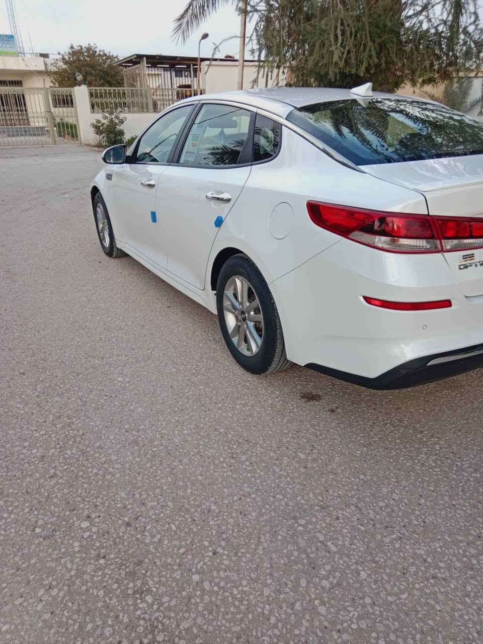 السلام عليكم
كيه اوبتمه للبيع موديل 2020

رقم بغداد بسمي وارد امريكي

رقم دولي الجديد السياره جاهزه

مكينه 2400 جي تي اي لا صرف ولا تنقيص ابد

بيها جاملغ وبنيد و3 قطع كلير فقط فقط فقط
الاستفسار ***********)))***********
