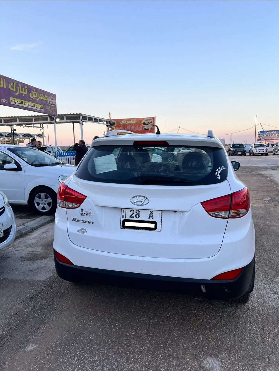 السلام عليكم توسان ٢٠١٥  السياره نضيفه ماعايزها شي تخم تاير جديد تبريد تدفئ رقم نجف انكليزي 
مكان السياره النجف 
بيها رصعات مال حالوب بالقماره 
السعر ١٤٨ ورقه وبيها ماجال
ماتواجد على الفيس فقط على الرقم  
باقي التفاصيل  ***********
