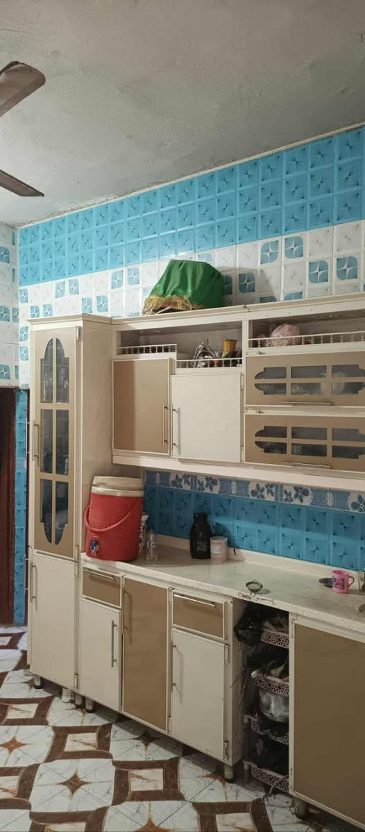 بيت طابقين ٤غرف مساحته ٢٣٠م لبناء بلوك والسقف صب الموقع حي الحكيم نزلت بيت خليفه  السعر ٤٥وبي مجال 
***********
