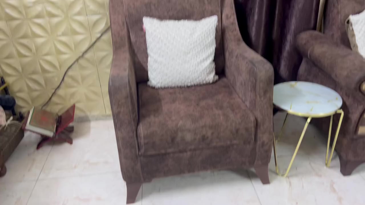 سلام عليكم توفر يمنه تخم تركي 100 بل100 ابو السرير 12 مقعد نضيف جدا وبسعر جدا مناسب ب 650 وبي مجال رقم التواصل ***********
