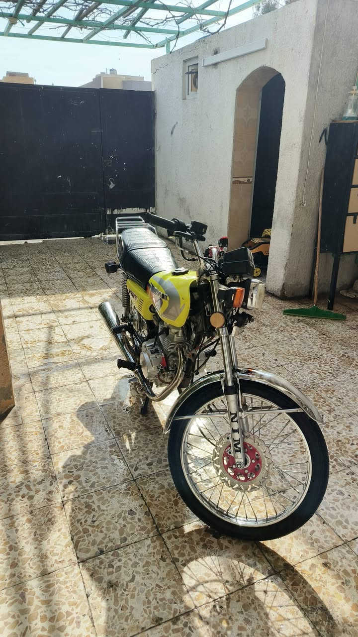 متاح نامة امتياز مديل 23 رقم وسنوية دراجة خير من الله شلعة ومعدل بيهة عمبار كلج يعني تنسة السيم ودوختة تجي تفحص وتاخذ كاملة مكملة ما بيهة اي نقص فقط الفج مال الدسك الامامي فاتحة يرادلة فحمات السعر مليون و150 بيهة مجال بسيط عنواني كوت شهداء متواجد خاص او اتصل ***********.. ***********
