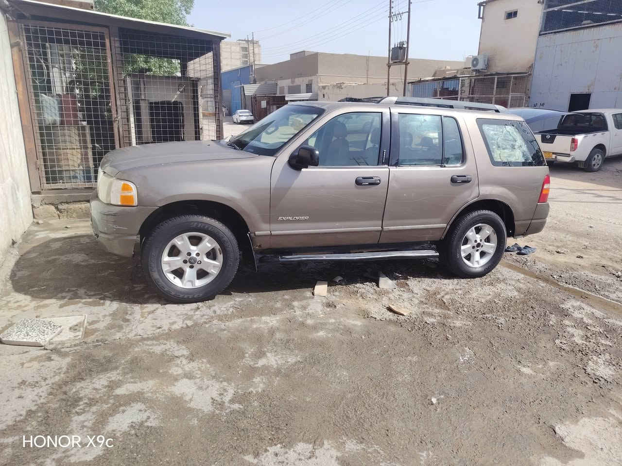 سلام عليكم فورد اكسلور موديل 2005 رقم نجف شرط تحويل محوره سياره محرك وكير راس ثور جدد تبريد شغال بيع ومراوس باقل منه اريد فرق  مكاني نجف سعر 53 وبيه مجال قليل استفسار عل رقم ***********
