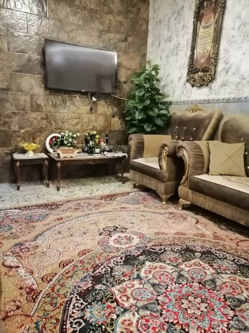 بيت للبيع زراعي الزعفرانية الزوراء مقابل مول الجوهرة فرع محلات القمة المساحة ١٥٠م طابق ونص قريب على الشارع العام الشارع تبليط للاتصال *********** وابيع نصف البيت
