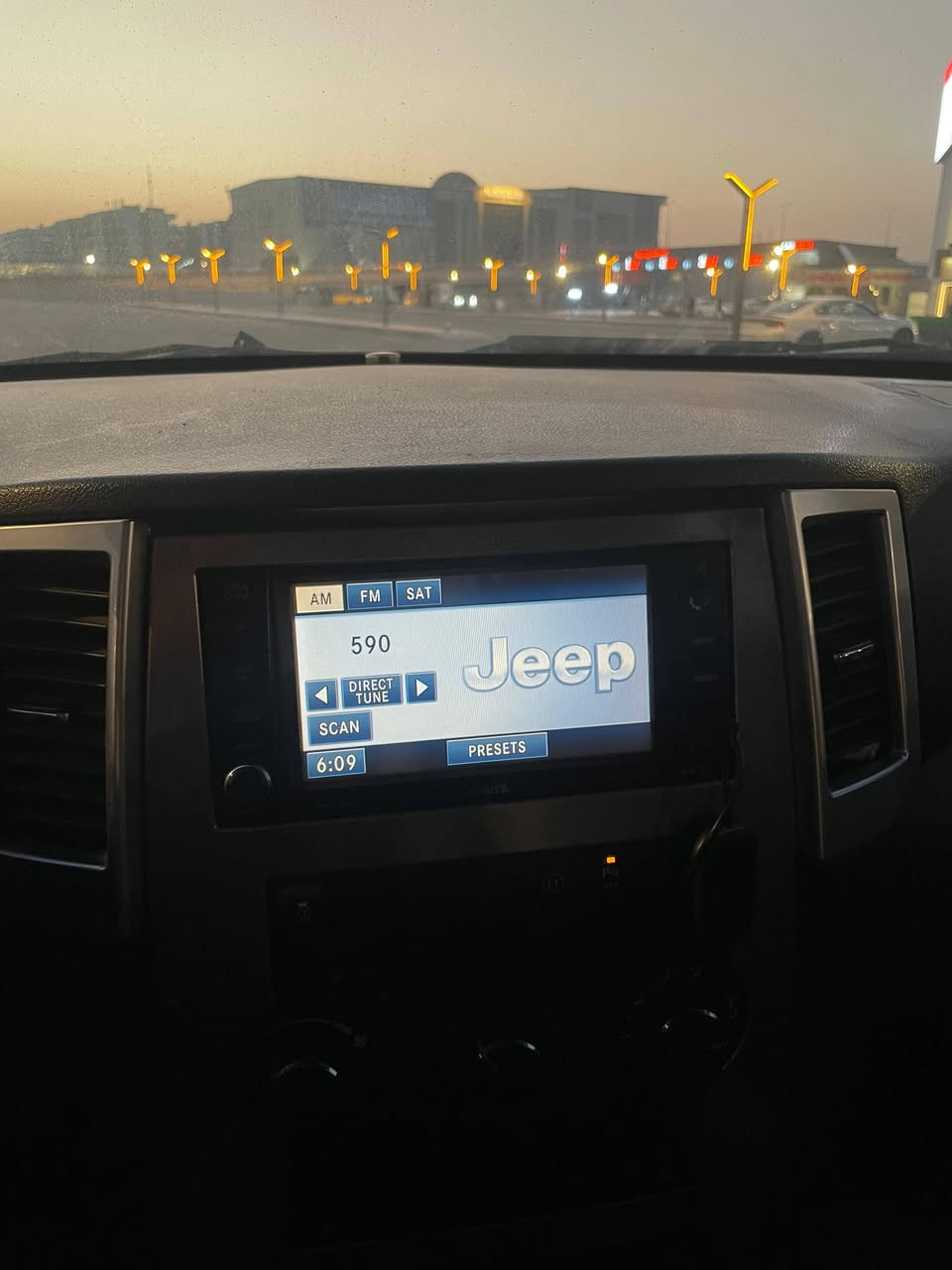 للبيع بسعر مخفض 
جيب شيروكي فول لمتد 2010 
كشنات جلد 
فتحة سلايد 
شاشة لمس بلادي اصلي 
وكامرا بلادي شغالة ايضا 
سستم صوت 
جاهزة محرك جديد شرط الفحص والكير ممتاز 
جاهزة محرك كير تبريد شغال وحدادة  صدر  جيدة بنسبة 80% 
رقم بصرة دولي انكليزي بسمي مكاني بغداد الطالبية 
ضرر جاملغ وبنيد مبدل  والصبغ 3 قطع يعني والسونار مرفق جديد 
السعر 89  وامثالها فوگ الشدة  لان 2007 و2008 مالتهن بتسعينات 
***********
