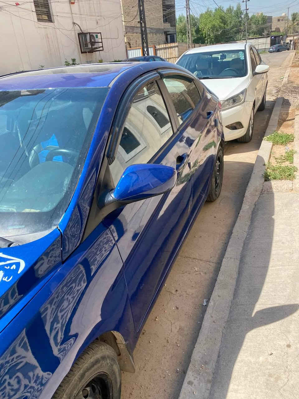 اكسنت 2015 محرك 1600 جي دي عليه ادامه ماتسمع صوت دوانز دير عادي وامشي السياره  مابيه تبديل واكعه بلوكه على بنيد مصلحه نفسه وضربه صغيره بحافه لباب لخلفي هم معمره السياره ليبل واحد مكاني بغداد الجديده  مصبوغه بسبب جراد جماليه تبريد شغال  مكفول شاصي لغد هزه جديده رقم بغداد الجديد ب اسمي مكاني بغداد الجديده سعره  ٧٤ وبيه مجال بسيط
ماقفل سعر بلتليفون تعال شوفه وعيوني الك
***********
