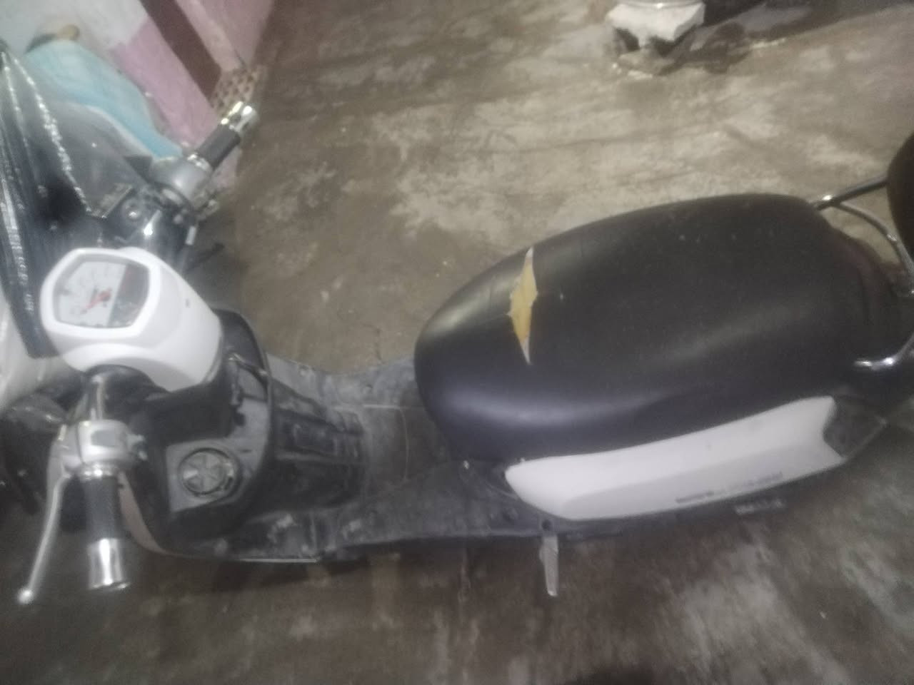 ماكس بوليس للبيع سعر ٣٠٠ وبيه مجال تريد اتصل ع رقم ***********
