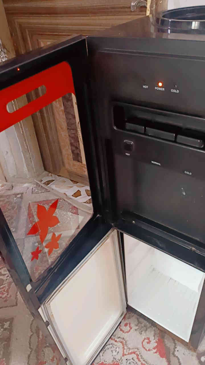 براد مي نوع دنكه كلش نضيف وشغال حار وبارد عل الفحص مكانه حله سعره 65 وبي مجال ***********
