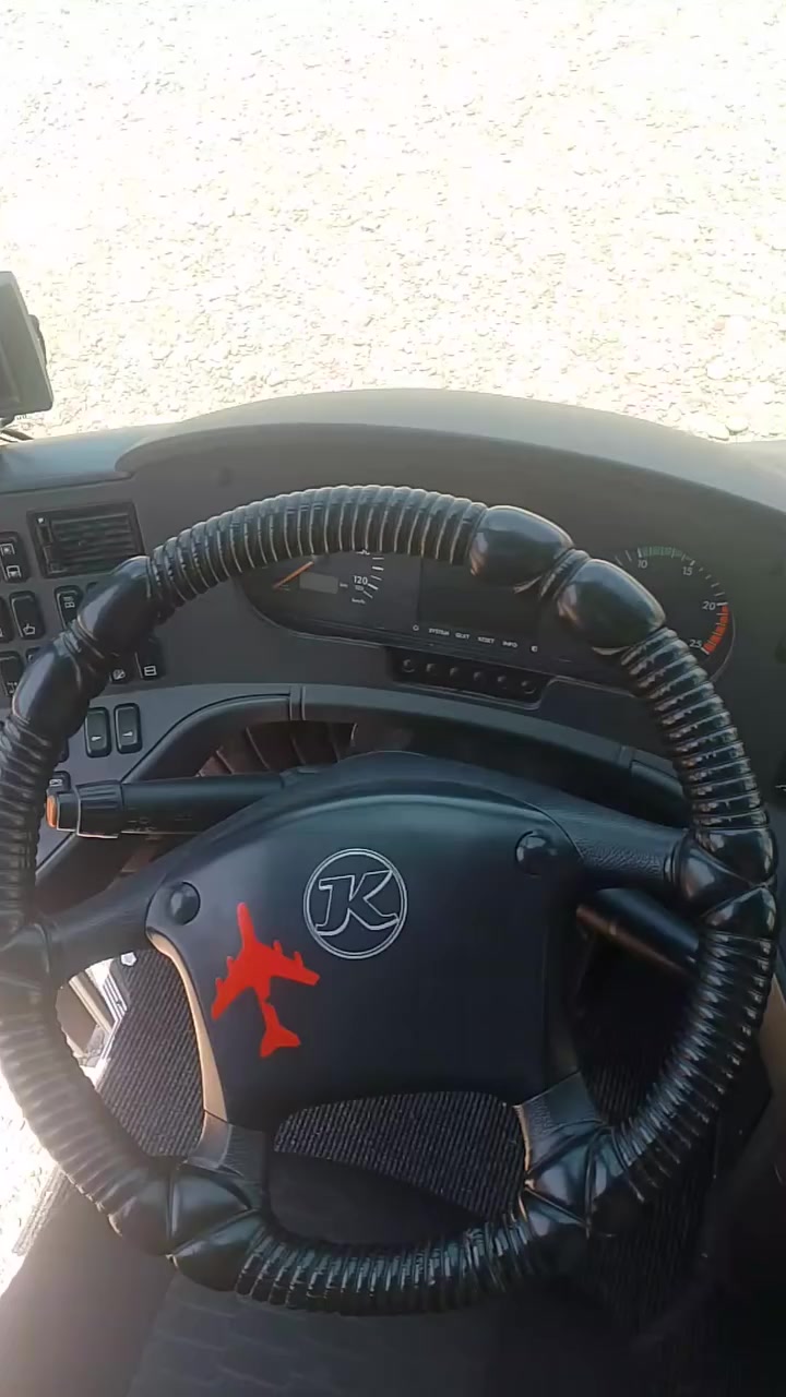 بسم الله الرحمن الرحيم
باص ام السيوف حجم 16 الماني
رقم بغداد اصولي 
تبريد ابو الزعانف 5 مراوح تخم تاير حداديةمكينة 6 اكسور كير اوتماتيك غسالة سيارة جاهزة خير من الله تشتغل عل السعودية
للأستفسار الاتصال على الارقام 
*********** حجي عامر
*********** واتساب
