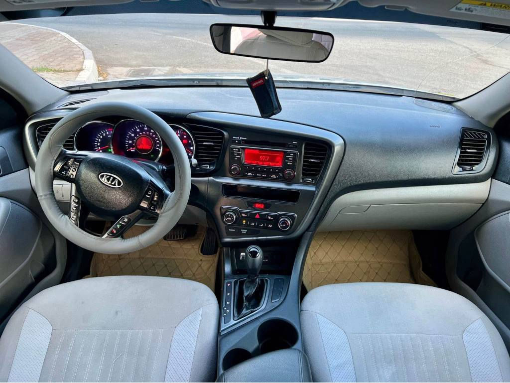 بسم الله الرحمن الرحيم ***********)
KIA Optima 2012 بڕاوەی دوبەی تازە داخڵ
ئۆپتیما ٢٠١٢ بڕاوەی دوبەی تازە داخڵ بووە
سەیارەکە حلوجە بێ رەقەمە ادوات ادوات 
ئیکۆیە بلوتوسە ناوزەردە لایت عەدەسە لایت ڕەشە
ئاوێنە ئیشارەت بلاجکتۆر سوکان تەلەفون و ڤۆلیۆم
تعدیل سورعە گێر تۆماتیک و عادیە ویل سپۆرت
تایە و ویلی لۆکی تازە بۆ بەستراوە سپێری لەگەڵە
گێڕ و مەکینە و کارەبایی بەشەرت برێکی بەستراوە
تەبرید سارد و گەرم بەشەرت دەبڵ AC یە 
دەحم و لێدرانی نییە پشت و پێش کەپسە 
سەیارەکە هیچ مەسرەفێکی تێدا نەماوە کامل جایزە
سعری ٥٠گەڵا و مەجالێکی کەمە شوێن ڕانیە
*********** رانية, السليمانية

