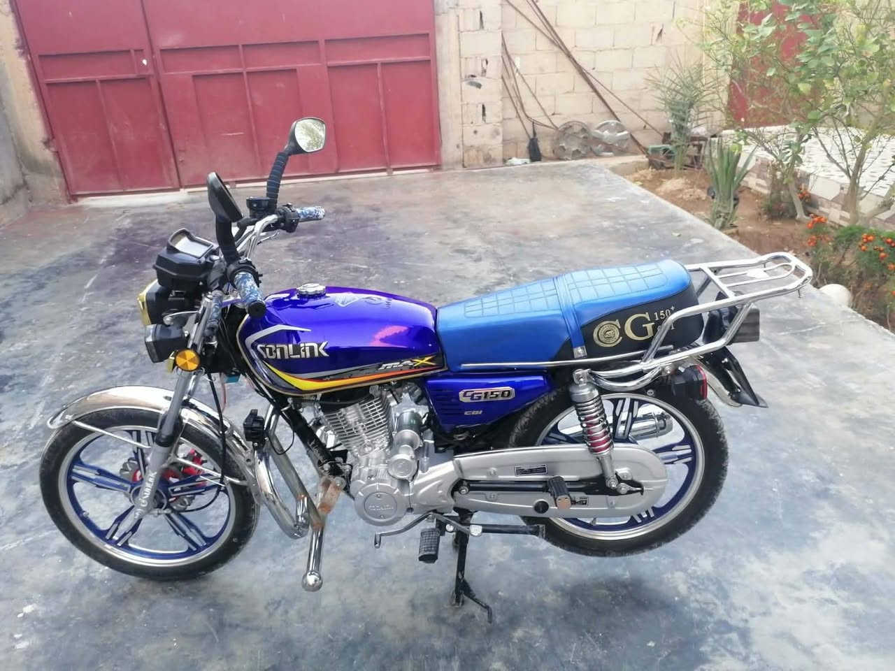 موطور لبيع موديل 24  محرك 150 عله وضع الشركه اوراق بصمات كله شغلات السعر 725 وبيه مجال بصيط الشراي يتفضل خاص رقم الهاتف *********** //  ادمن وافق عيني
