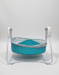 سرير طفل • باتري وكهرباء • توصيل داخل الموصل