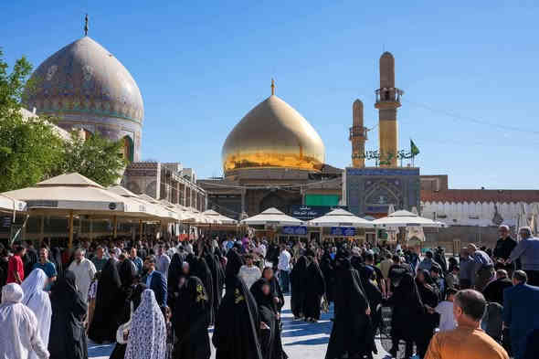 📢ياالله ياالله ياالله ياالله...
#سارعوا بالحجز المقاعد محدوده الى سامراء وبغداد 
(ملاحظه لا تغرك الاسعار الرخيصه باصاتنهvip حديثه) 
#تعلن "الامير للعتبات المقدسة 🏴" في النجف والكوفه زيارة الى المراقد المقدسة... (حملتنا للعوائل فقط) 
🔘يوم الجمعه المصادف 5/12/2025
◾️زيارة سامراء العسكرين "ع"
◾️زيارة سيد محمد سبع الدجيل "ع"
◾️زيارة الكاظمية المقدسة "ع"
#مع وجبة الإفطار في موكب الدجيل.. 
#مع وجبة غداء في مضيف العسكرية .. 
#سعر النفر 15 الف.. 
#الانطلاق الساعة3:00 الثالثه صباحآ (العودة نفس اليوم) 
⚫مكان التجمع:
1⃣ ثورة العشرين قرب فندق زمزم 
2⃣ نفق ميسان نفق المختار 
3⃣ قرب مستشفى ابن ابلال 
( ملاحظه حملتنه عوائل فقط عوائل فقط) 
"النقل في احدث الباصات حديثة VIP "
للحجز والاستفسار مراسلة الصفحة او الاتصال على الرقم التالي:
#واتساب***********📞
"لسنا الوحيدين ولاكننا الافضل يدللون عوائلنا"
