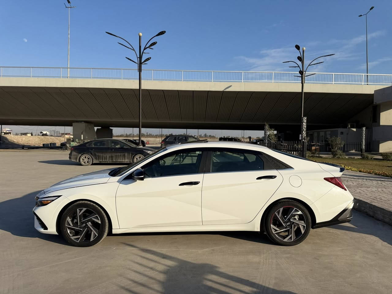 السلام عليكم 🙋🏻‍♂️🌹
للبيع النتره موديل 2024 شكل جديد فول مواصفات لون أبيض دخول وترقيم جديد رقم أربيل رقم مميز بأسمي تحويل ثاني يوم السياره وارد أمريكي ضررها جداً بسيط كما موضح بالصور تبديل جاملغ أصلي نفس اللون بدون صبغ وباب مصلحه نفسها وشويه بالباب الوراها كما موضح بصور الضرر فقط بقيه سياره مكفوله كفاله عامه بدون دواخل بجم بلادي كبس سياره جديده ماشيه 13 الف بوضع شركه مكينه 2000 دوش كير محرك صدر تبريد مكفولات برغي مابيها نقص جاهزه جديده بمعنى الكلمه 
مواصفات فول 🚘🔥
بصمه تشغيل 
فتحه سقف سلايد 
تشتغيل عن بعد 
بصمه ابواب اشاير ترحيب عند الاقتراب 
بصمه صندوق ذكي
عداد إلكتروني دجتيل 
شاشه كبيره دجتيل نظام خرائط GPS 
سايد بريك بصمه اوتو هولد 
شاحن واير ليس لاسلكي 
استيرن جلد تدفئه 
كشنات تدفئه 
دشبول يتغير الوان لد بدشبول وبالأبواب 
بكلايت لد متصل 
مازدات عدسات زنون عالي ناصي 
ويل كب كروم حجم ١٨ مع تخم تاير جديد 
فول تحكم استيرن أربع جهات بلوتوث حاكيه واي فاي كار بلي 
ثلاث انظمه قياده سمارت ونورمال وسبورت sport 
حساسات بداعاميات اماميه والخلفيه 
فول رادارات بالمري جانبي خلفي امامي بالأبواب 
مسار خطي سياقه ذاتيه
توقف ذاتي عند الاقتراب امامي خلفي ومن جميع جهات 
للأستفسار *********** أسيا ❤️
  *********** عراقنا 💙
أبو علي مكاني بغداد البياع السعر 178 وبيها مجال ❤️
