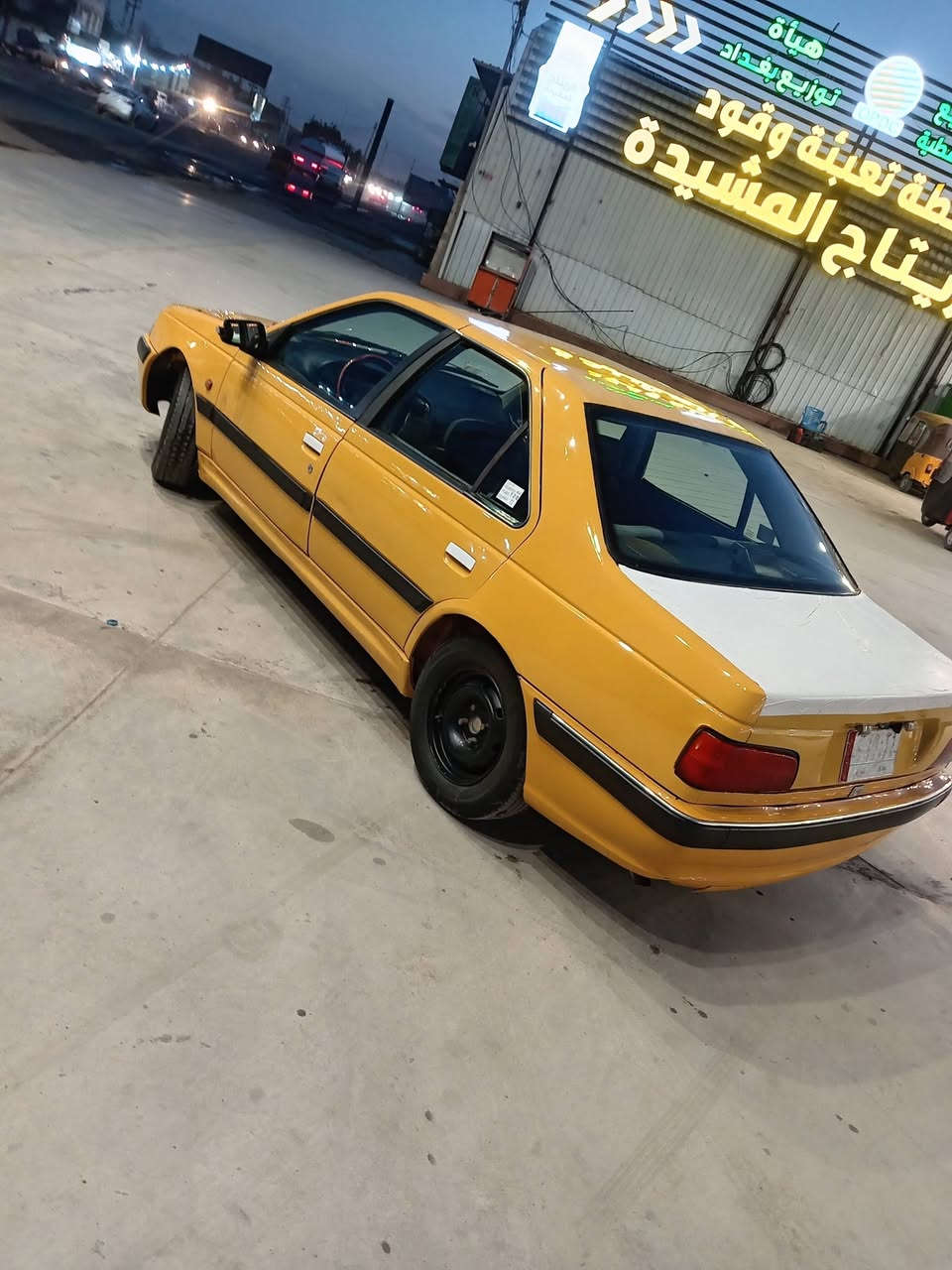 السلام وعليكم البيع بيجو بارص 2015 سياره نضيفه وجاهزه بيه منضومه غاز وتبريد ثلج تخم تاير غرفته نضيفه ومكينه وكير خير من الله كفاله لفحص سياره جهزه مابيه اي نقص رقم بغداد ومصفره هيئه وغرامات وتحويل ثاني يوم  السعر 37 وبيه مجال الرقم ***********
