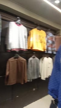 محل ملابس • للبيع • شارع الخدمات