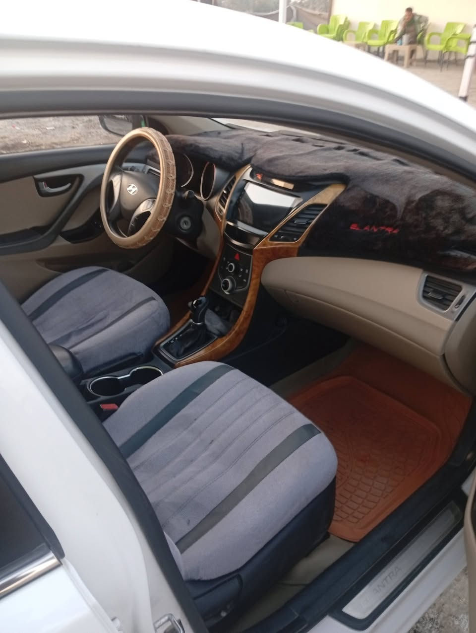 للبيع النتراء موديل 2015خليجي مكفوله كفاله عامه محرك 1800.  
رقم بغداد نكليزي السعر المطلوب 132وبيهاء مجال
***********
