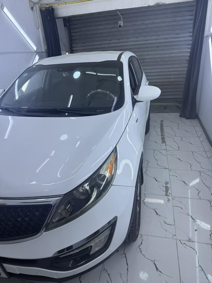 السلام عليكم
*سبورتج موديل   ٢٠١٦
 *محرك Gdi

*رقم انكليزي بغداد

*مواصفات معروفه للكل

*سيارة مال بيت ما تصرف عليها ربع جاهزه من كلشي  نظيفه جدا جدا احلى من الصور

*ماشيه ١٨٦ کم

*حلوه كلش ترايها ممتاز 

*مكانها الخالديه

*السيارة باسمي تحويل مباشر
*سونار مرفق مع الصور 

• السعر  ١٣٨ $ ورقة وبيها مجال

*رقم الهاتف   ***********
